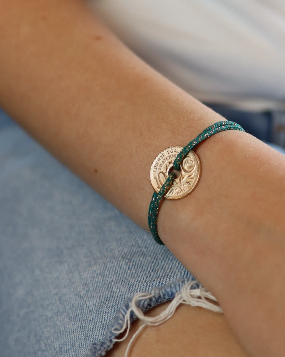 Bracelet Vincennes - 10 centimes or - Vert Irisé – Le Sou Français