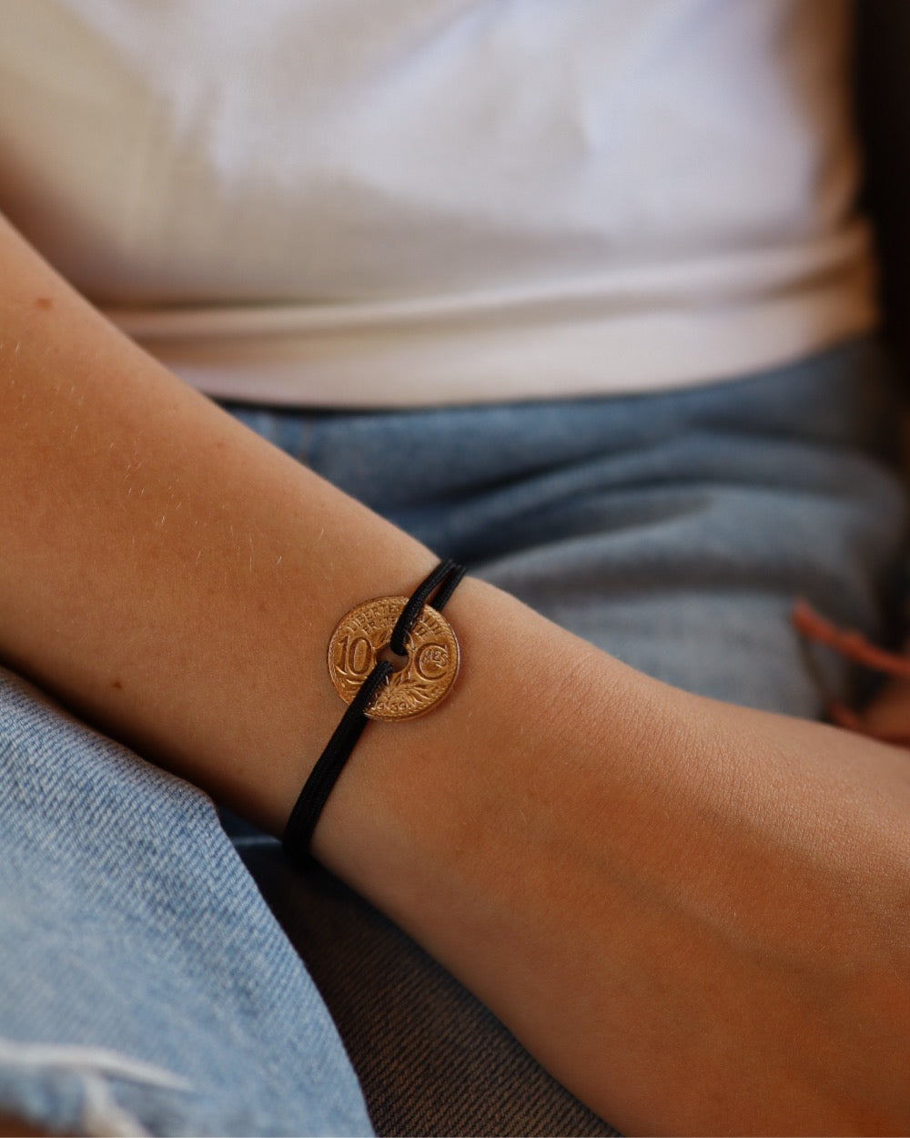 Bracelet Vincennes - 10 centimes or - Noir – Le Sou Français