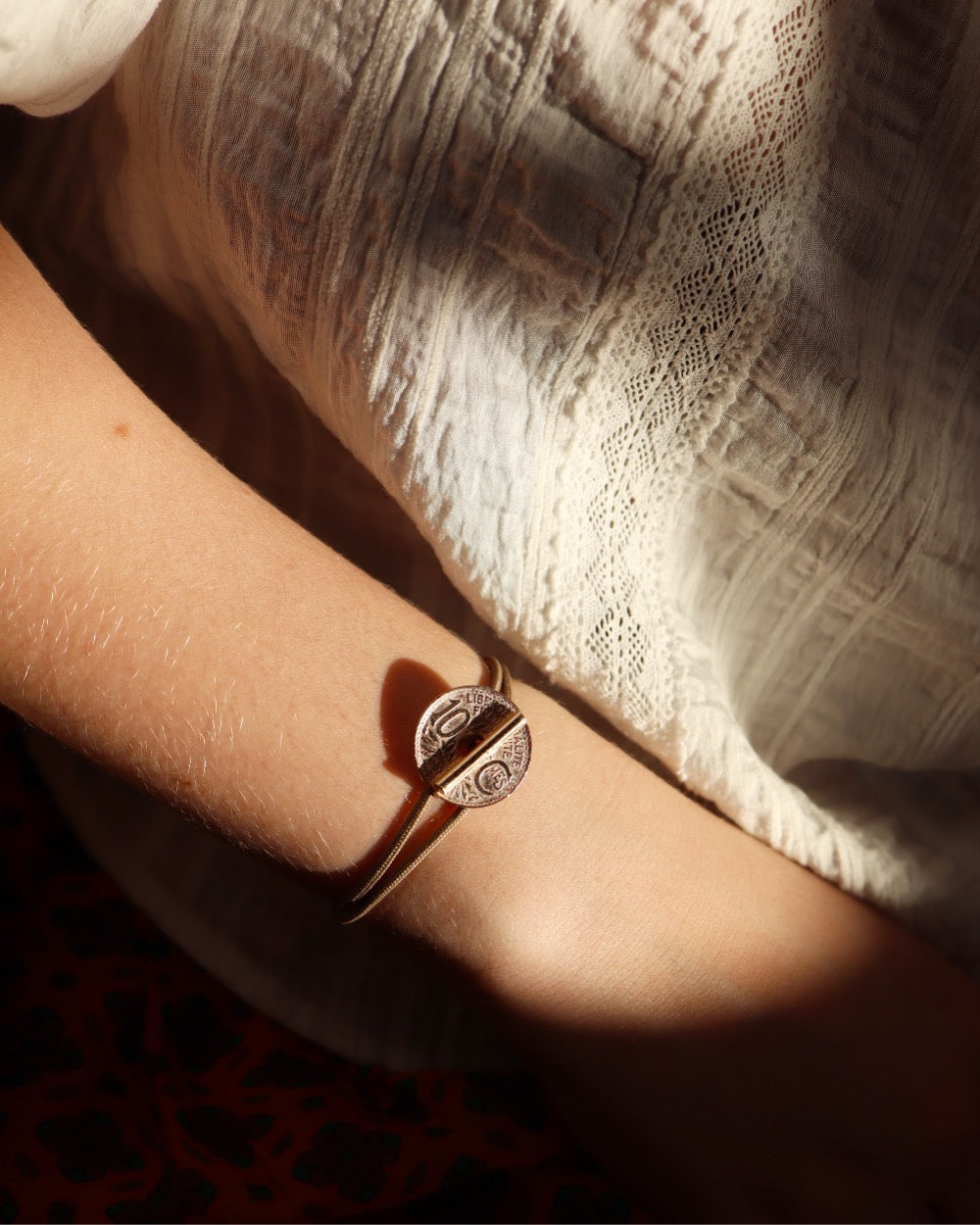 Bracelet le T - 10 centimes or - Beige – Le Sou Français