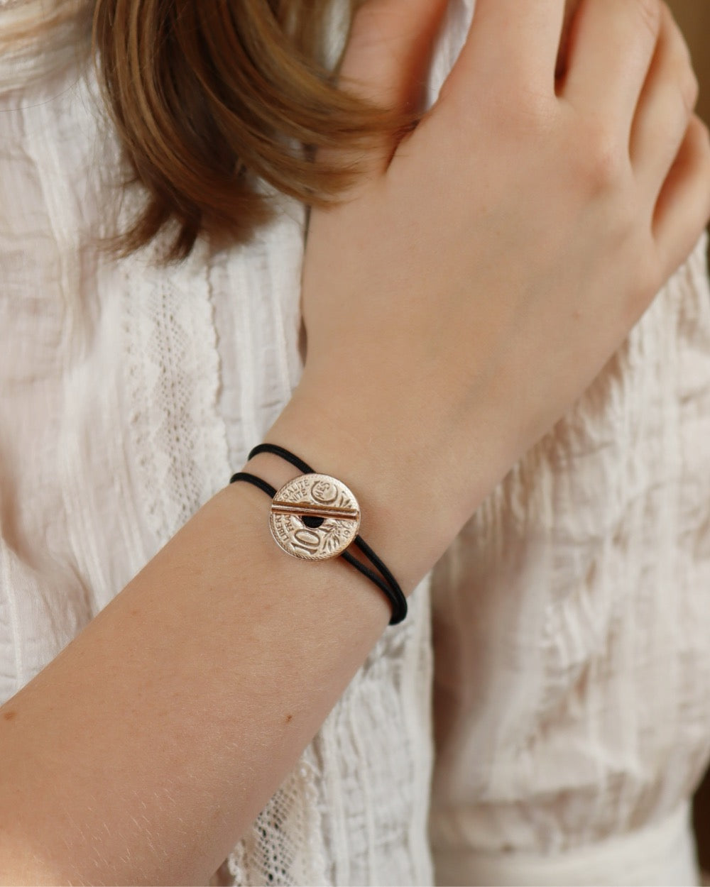 Bracelet le T - 10 centimes or - Noir – Le Sou Français