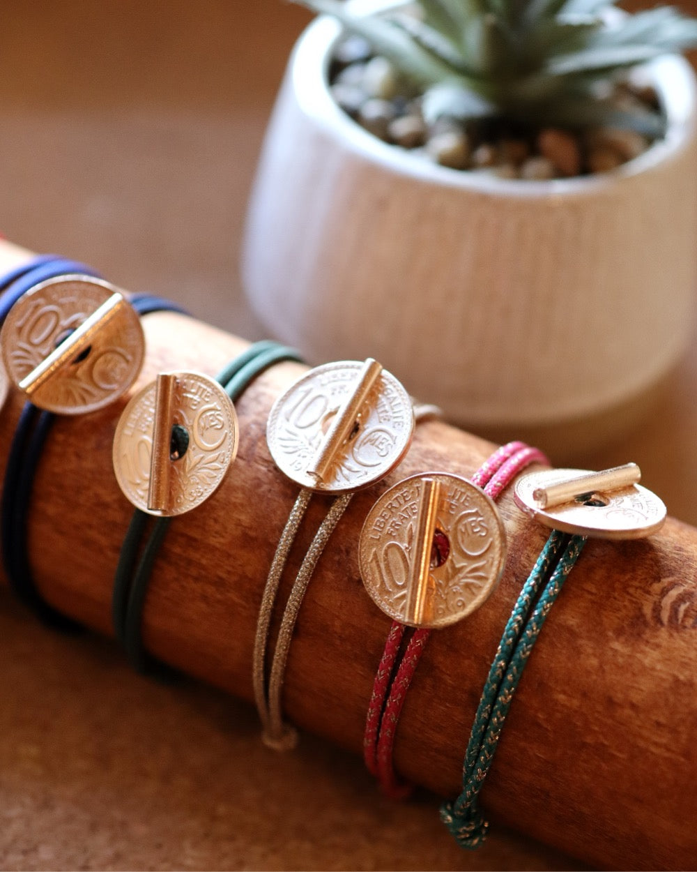 Bracelet le T - 10 centimes or - Doré – vue 2 – Le Sou Français